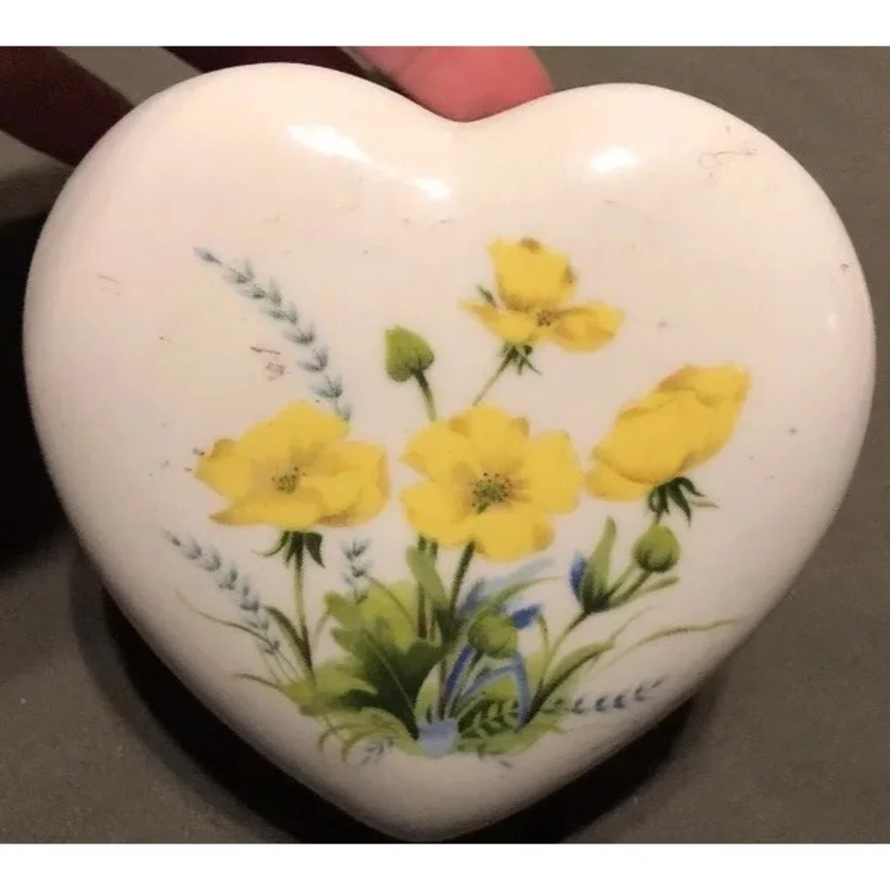 VALENTINES HEART LIDDED TRINKET BOX‎ TOSCANY YELLOW FLOWERS